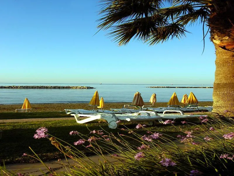 리조트 Palm Beach Hotel & Bungalows 라르나카