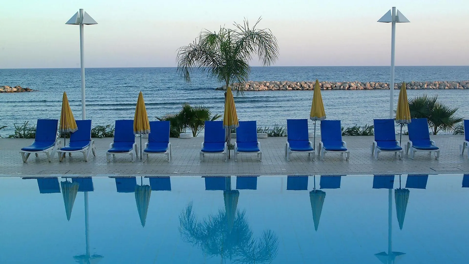 Palm Beach Hotel & Bungalows 라르나카 키프로스