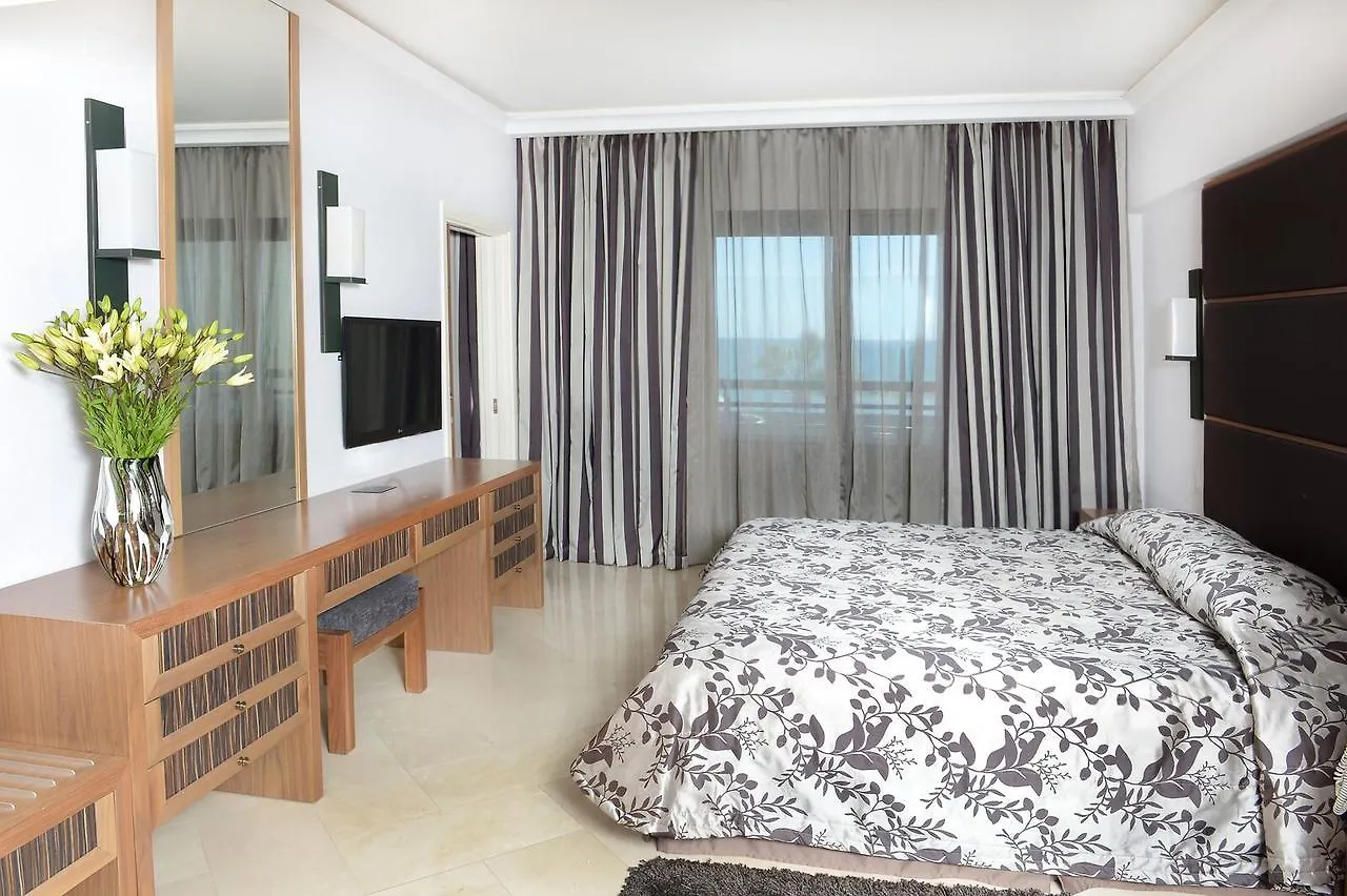 Palm Beach Hotel & Bungalows 라르나카 키프로스