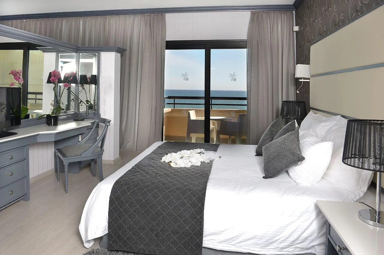 Palm Beach Hotel & Bungalows 라르나카 4*,  키프로스